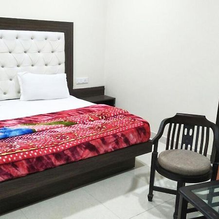 R.S Hotel & Restaurant Amritsar Esterno foto