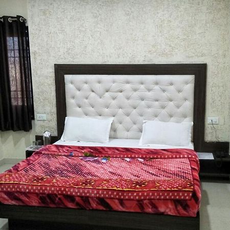 R.S Hotel & Restaurant Amritsar Esterno foto