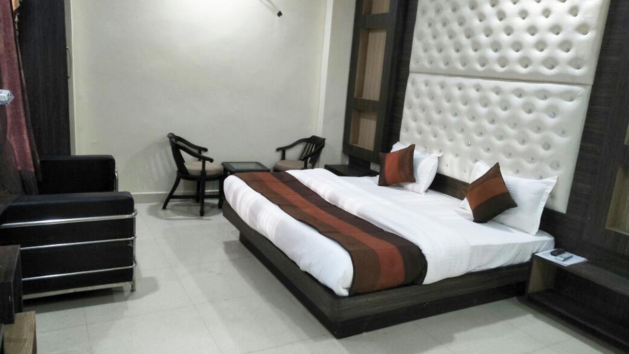 R.S Hotel & Restaurant Amritsar Esterno foto