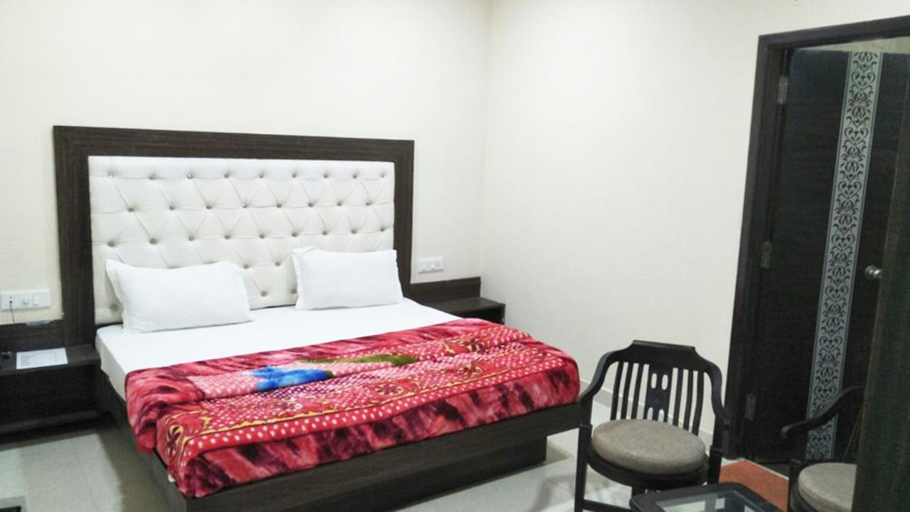 R.S Hotel & Restaurant Amritsar Esterno foto