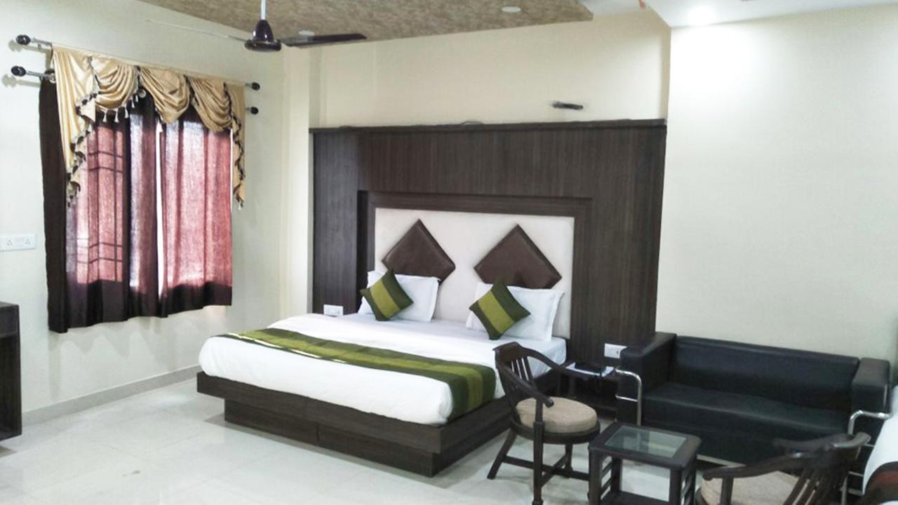 R.S Hotel & Restaurant Amritsar Esterno foto