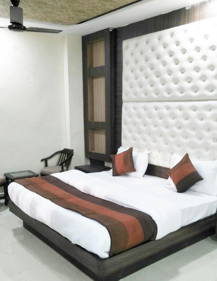 R.S Hotel & Restaurant Amritsar Esterno foto