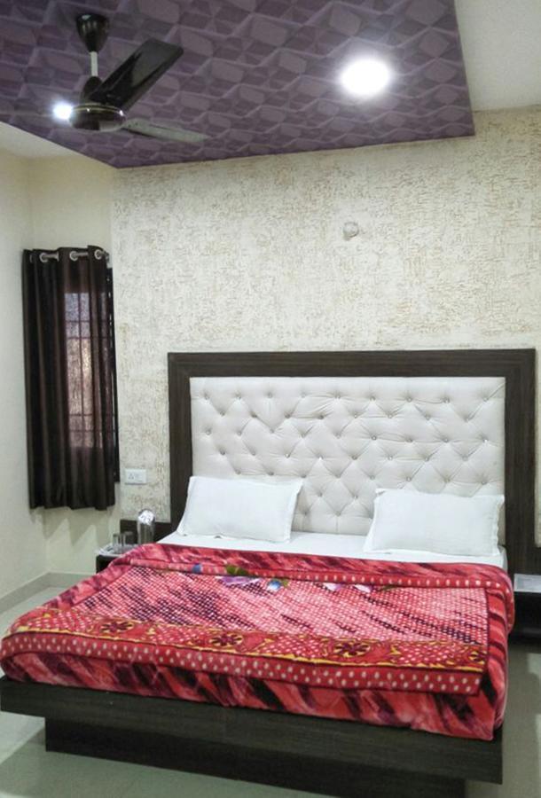 R.S Hotel & Restaurant Amritsar Esterno foto
