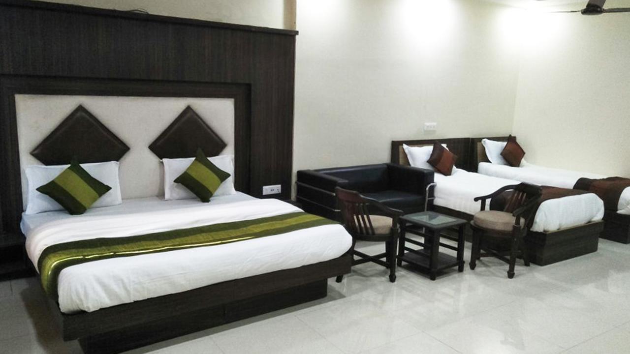 R.S Hotel & Restaurant Amritsar Esterno foto